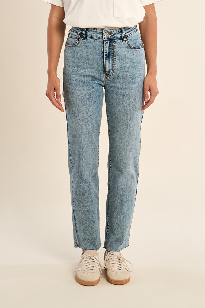 Straight-leg denim, high waist