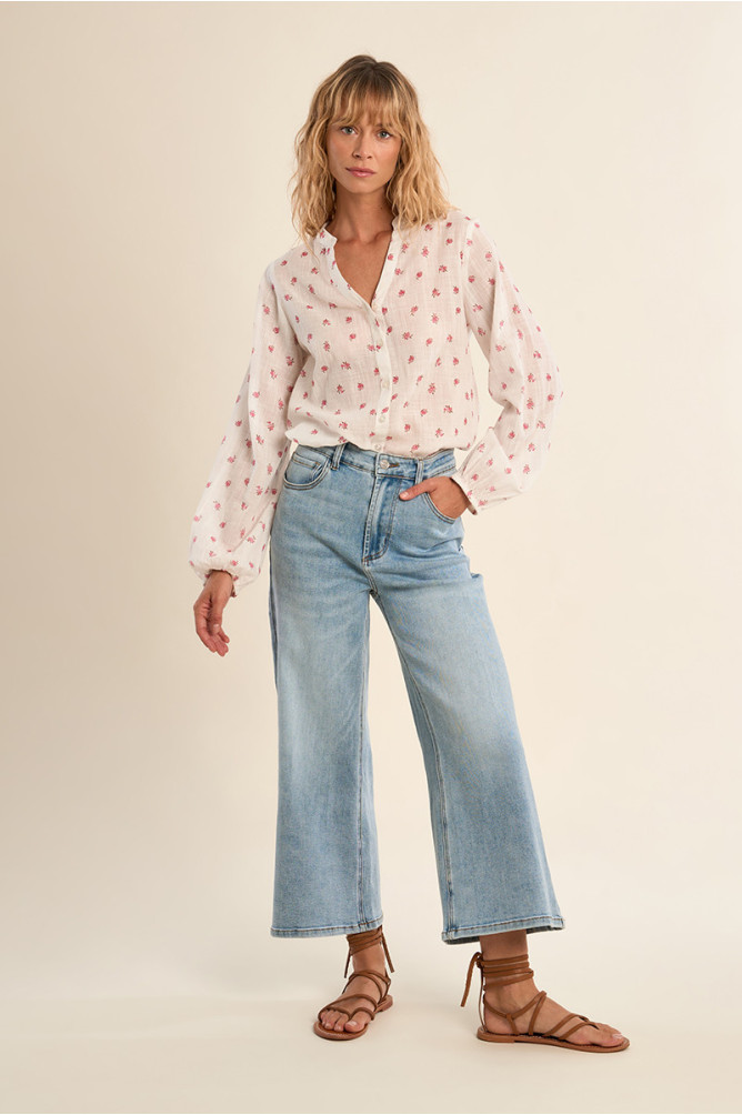 Wide-leg denim, cropped fit