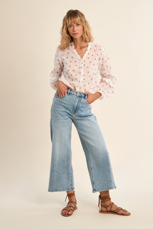 Pantalón de mujer vaquero, acampanado.