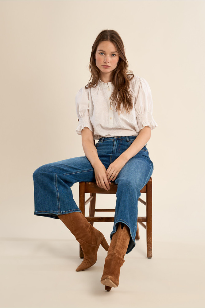 Pantalón de mujer vaquero, acampanado.