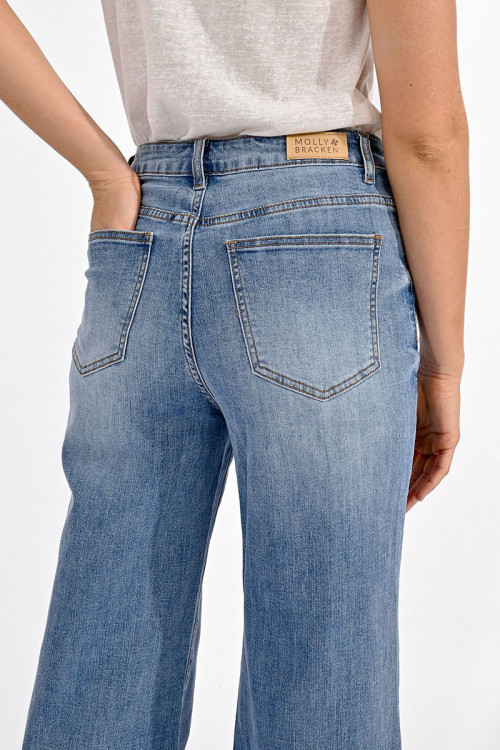High-waisted wide-leg jeans