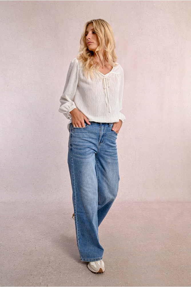 Pantalón de mujer vaquero, perneras anchas.