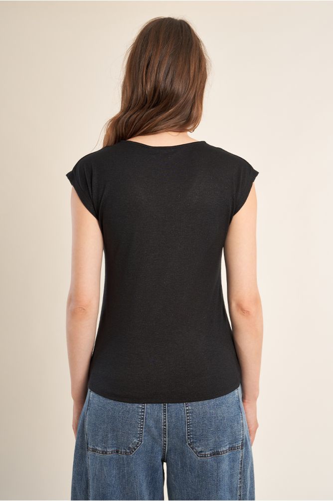 Camiseta de mujer de manga corta, detalle ribete.