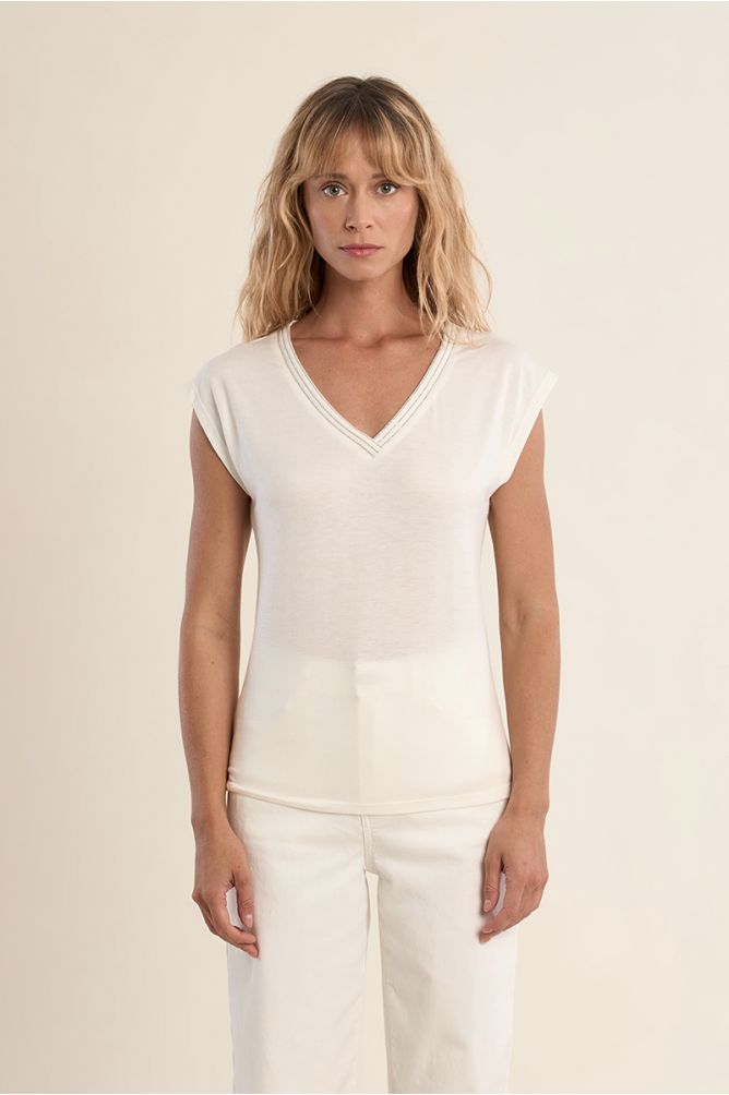 V-neck T-shirt, embellished with rhinestones