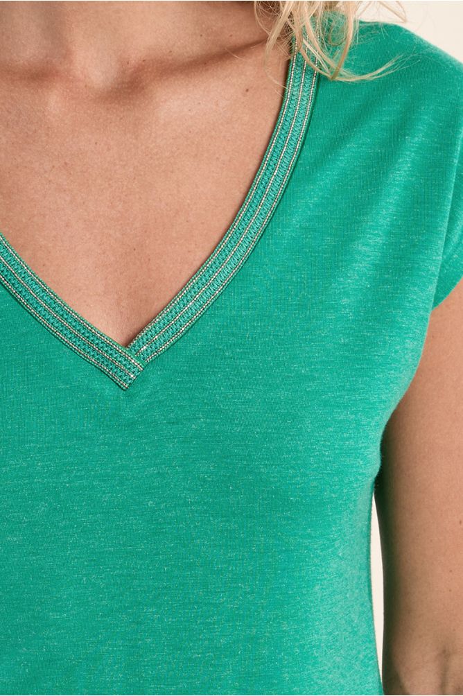 Camiseta de mujer de manga corta, detalle ribete.