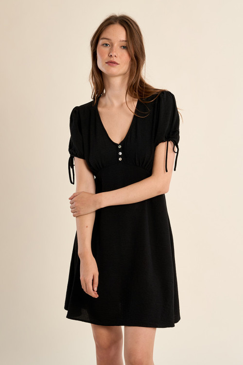Short dress with knotted sleeves