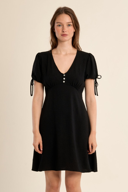 Short dress with knotted sleeves