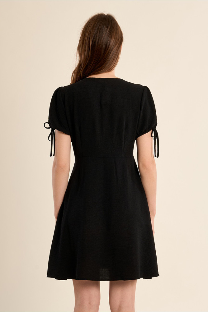 Short dress with knotted sleeves