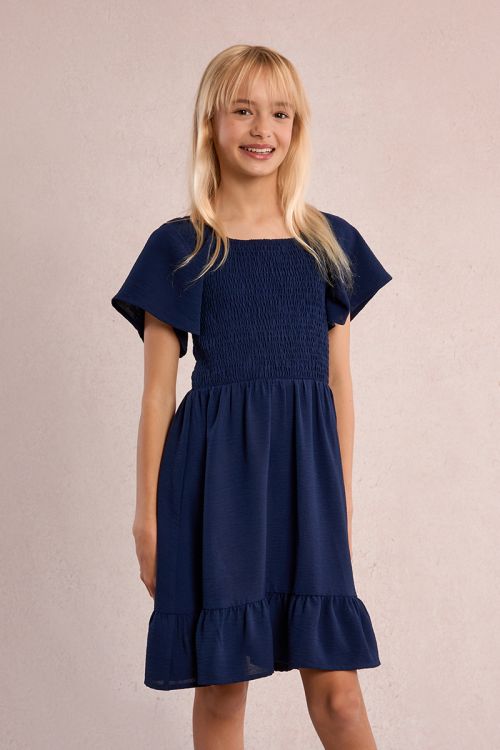 Vestido de niña de manga corta mariposa y volante.