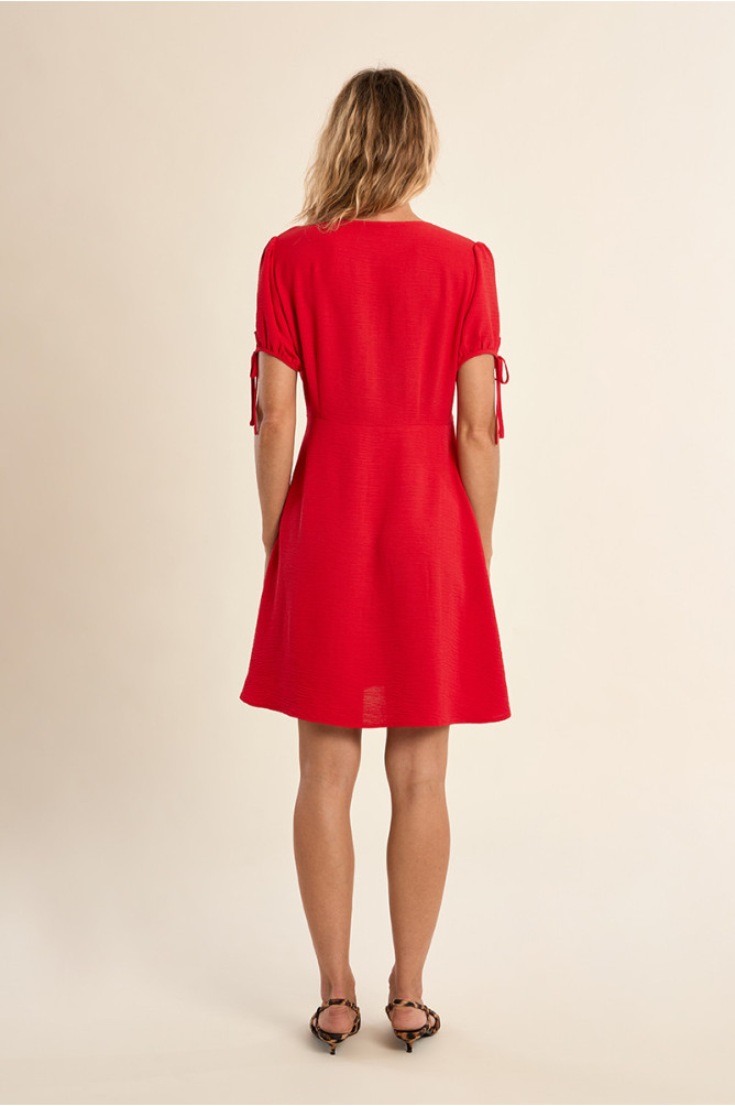 Short dress with knotted sleeves
