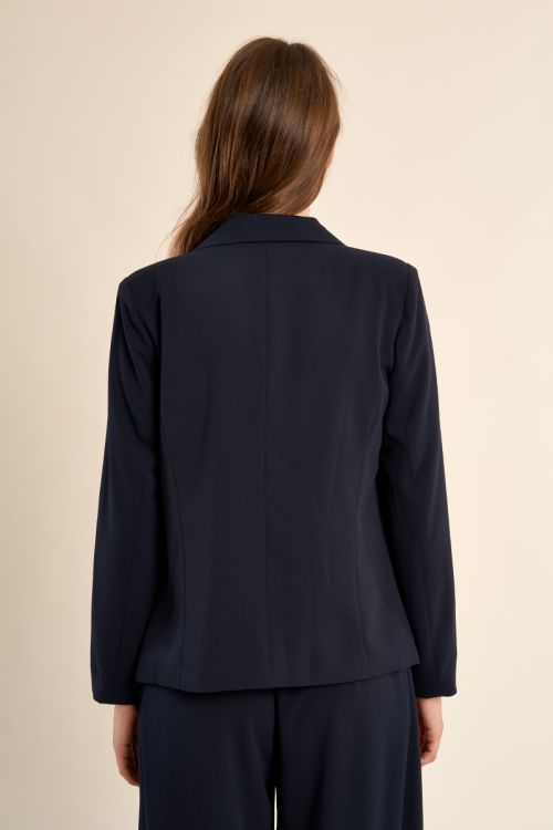 Blazer de mujer de manga 3/4, cuello y solapa.