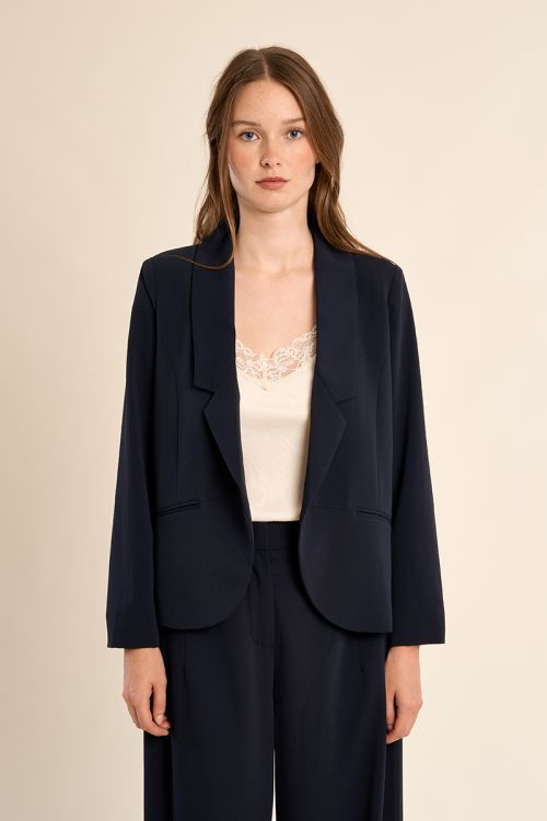 Blazer de mujer de manga 3/4, cuello y solapa.