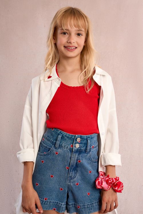 Short en jean à broderie cœur