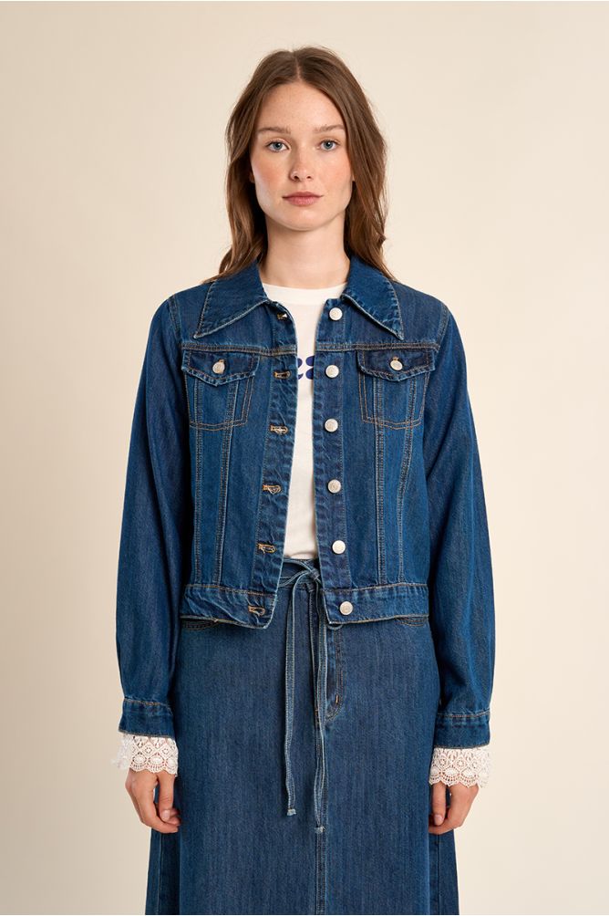 Cropped denim jacket, belted