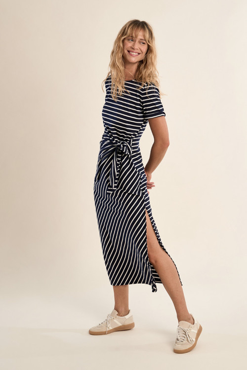 Robe longue décontractée et nouable à la taille