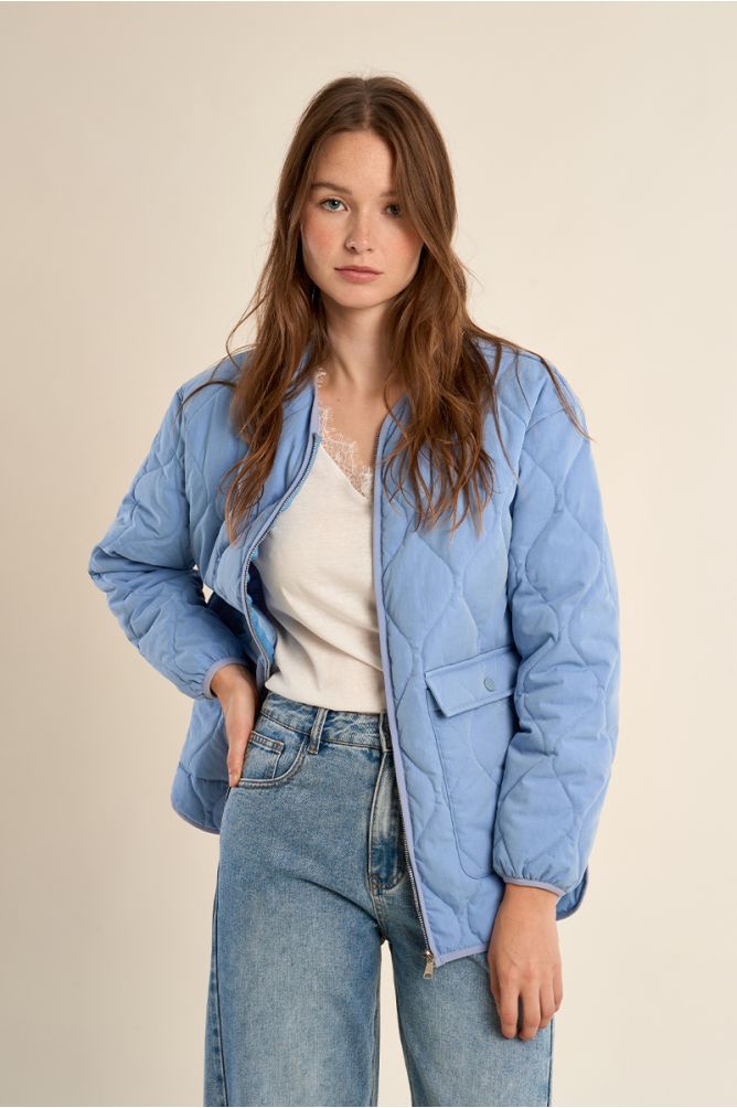 Chaqueta de mujer de manga larga, en tejido acolchado.