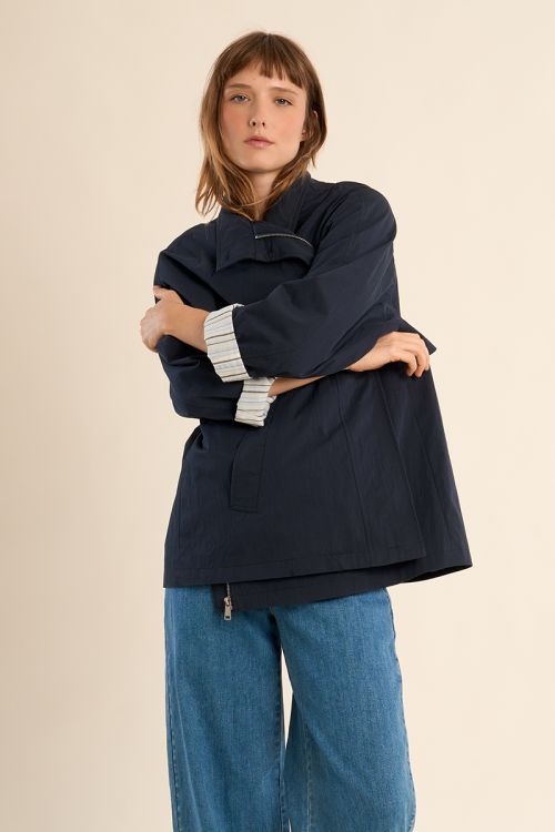 Trench-coat court, oversize
