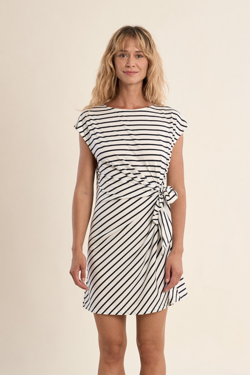 Robe courte, rayée