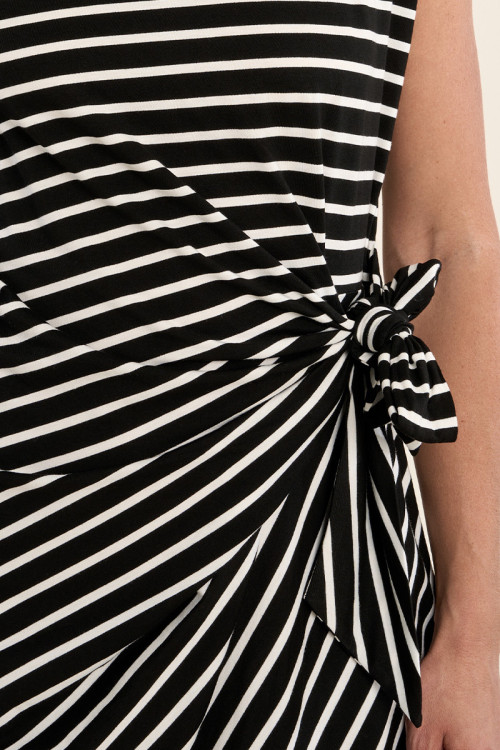 Robe courte, rayée