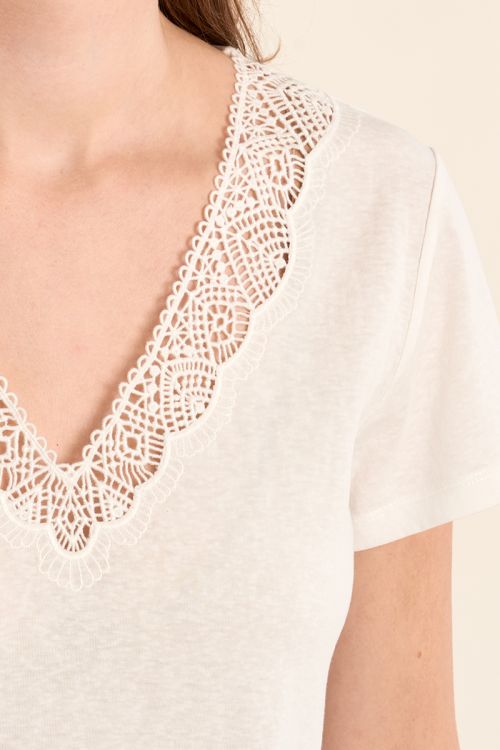 T-shirt décontracté avec détails brodés