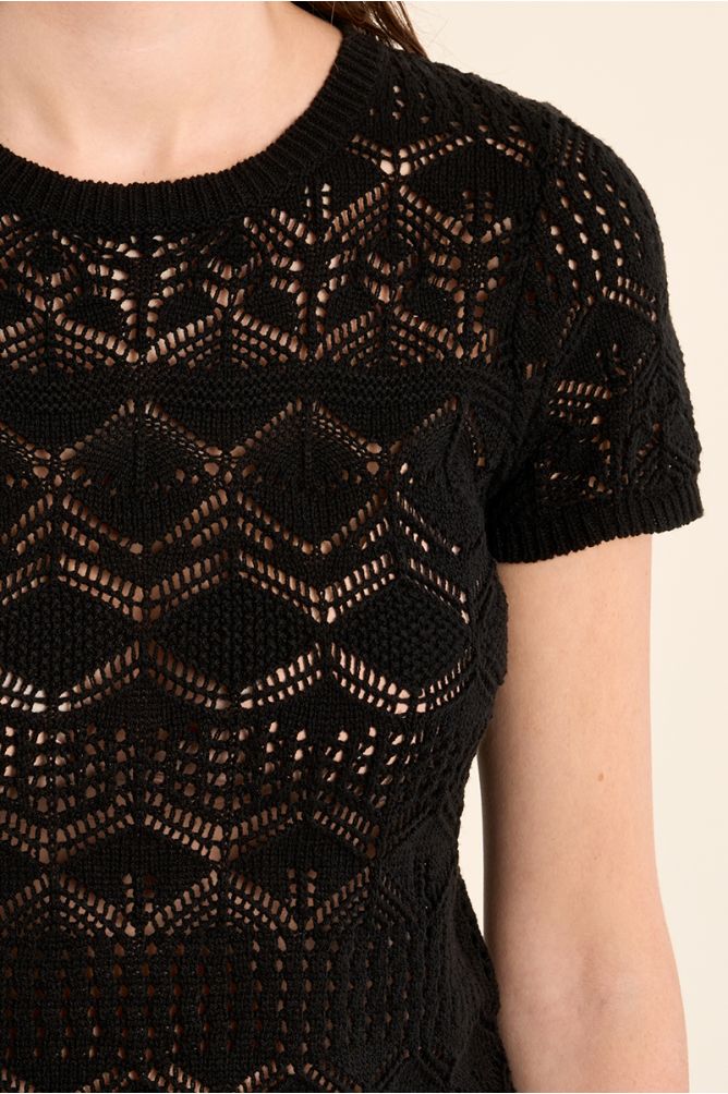 Jersey de mujer de manga corta, en punto bordado.