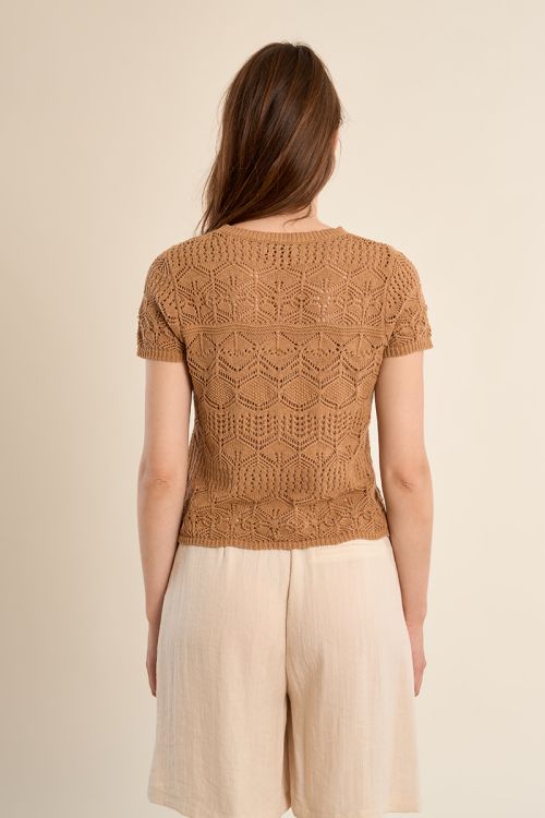 Jersey de mujer de manga corta, en punto bordado.