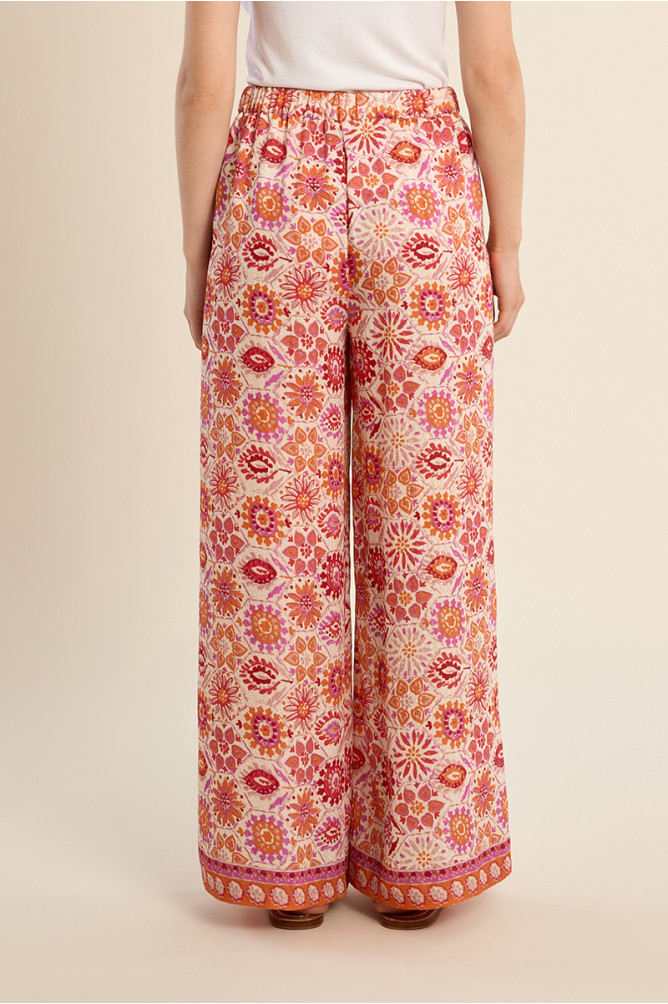 Pantalón de mujer largo, estampado étnico.