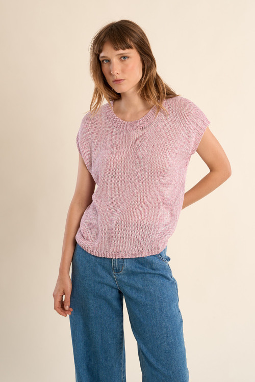 Sleeveless knitted sweater, round neck