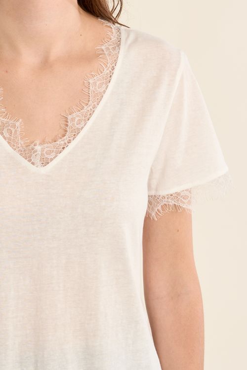 T-shirt basique, détail dentelle