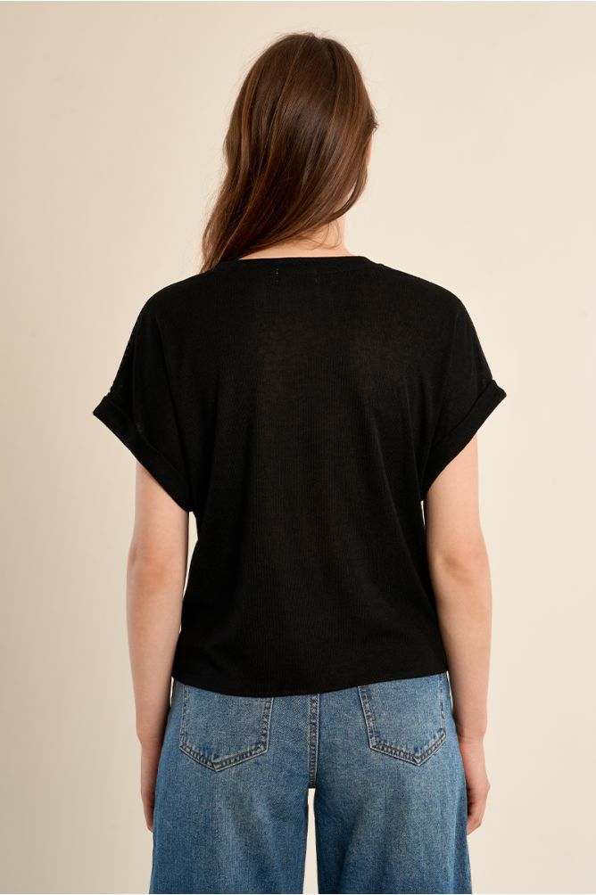 T-shirt noué, détail ajouré