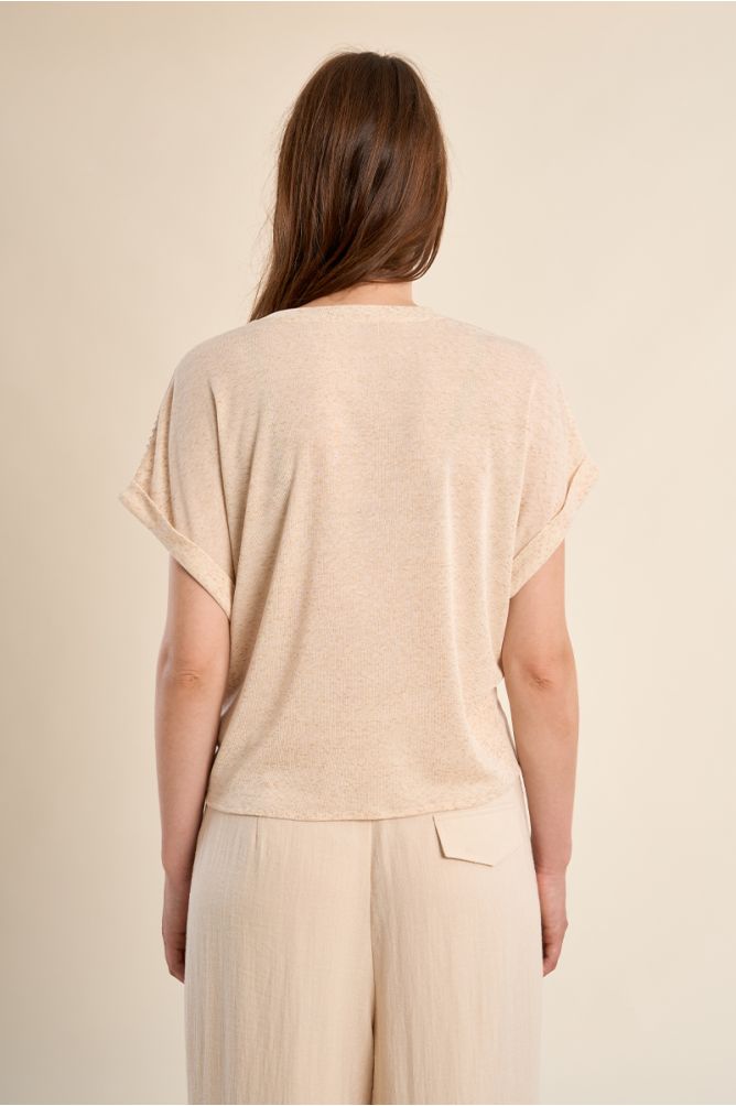 T-shirt noué, détail ajouré