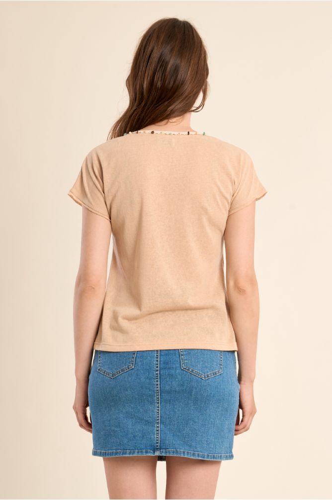 V-neck T-shirt, with embroidery and beading