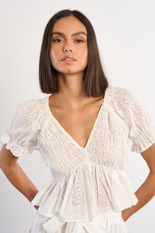 Top court en broderie anglaise