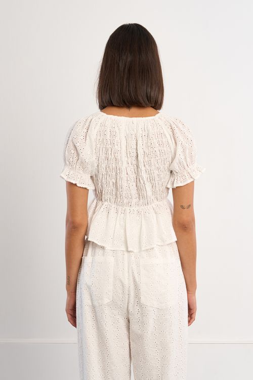Top court en broderie anglaise