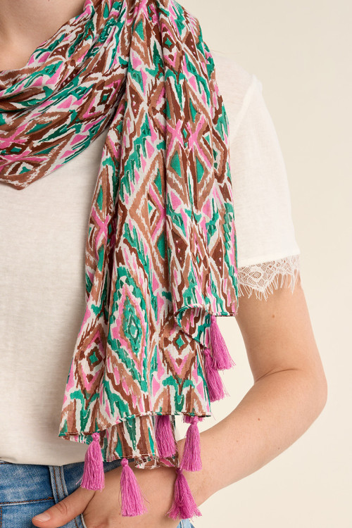 Pañuelo de mujer con estampado y borlas.