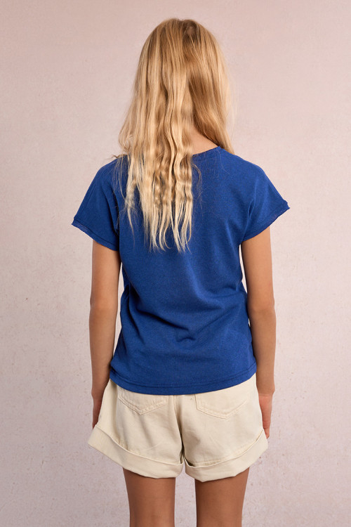 Camiseta de niña de manga corta, corazón bordado.