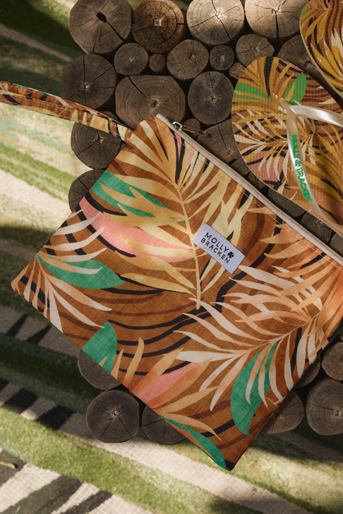Bolso de mujer de mano, con estampado.