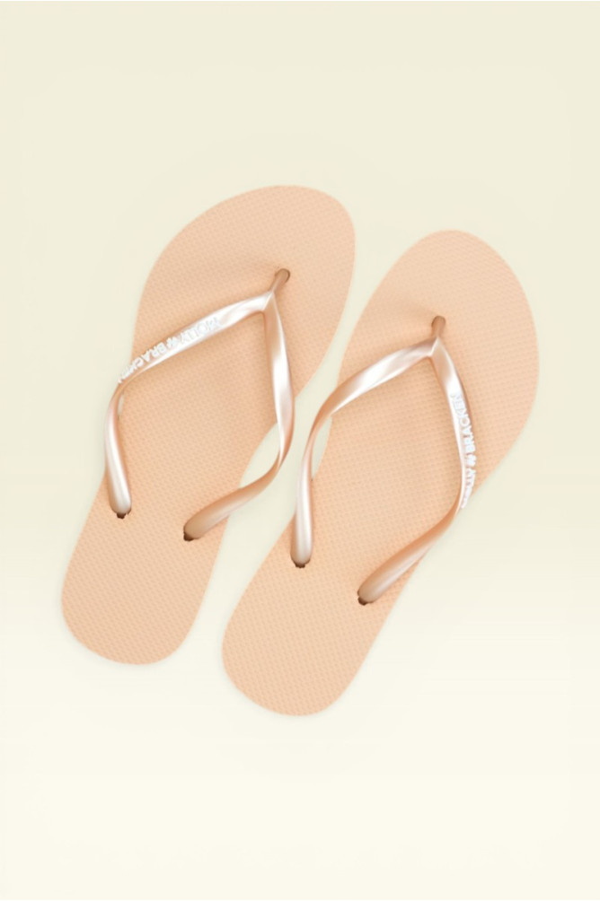 Chanclas de mujer de tiras finas, doradas.