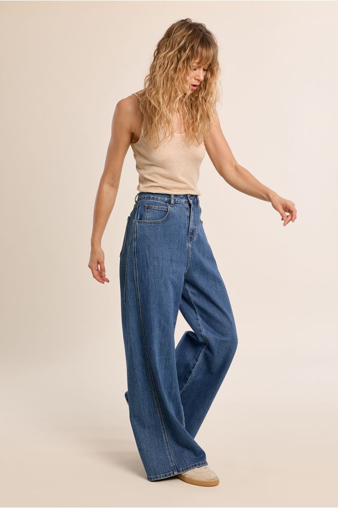 Pantalón de mujer vaquero, acampanado.