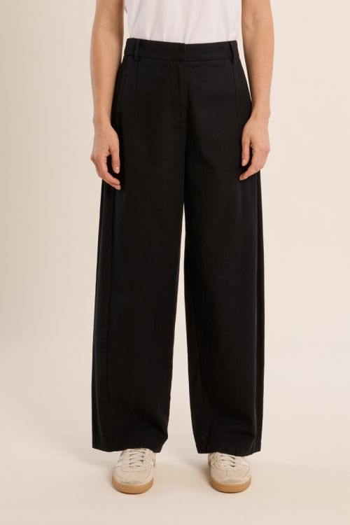 Pantalón de mujer tobillero, perneras anchas.