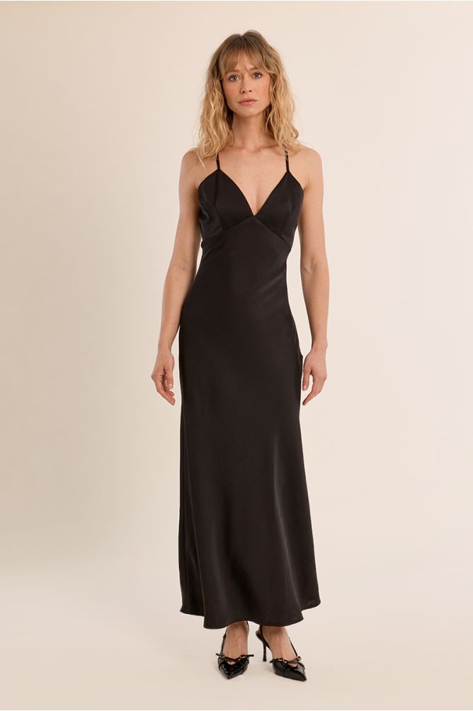 Robe longue, satinée