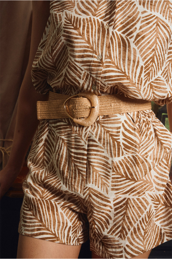 Raffia belt with pearl buckle