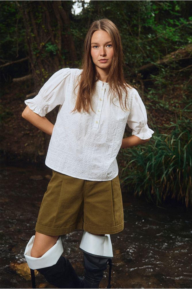 High-waisted shorts, paperbag
