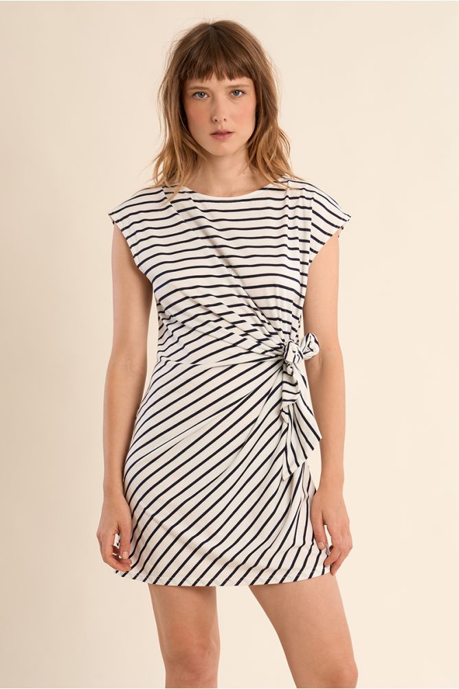 Robe courte, rayée