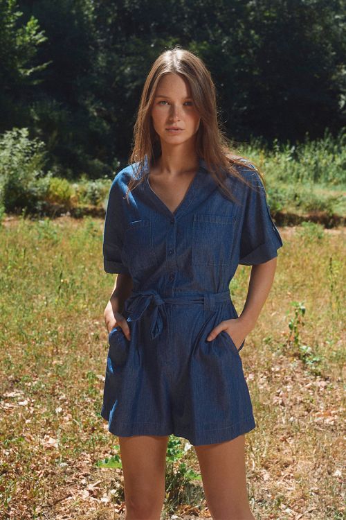 Combinaison short nouable à la taille