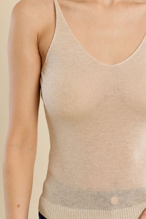 Close-fitting mesh tank top