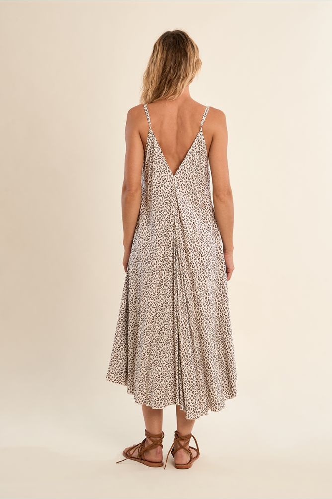 Vestido largo, de tirantes finos, con estampado.