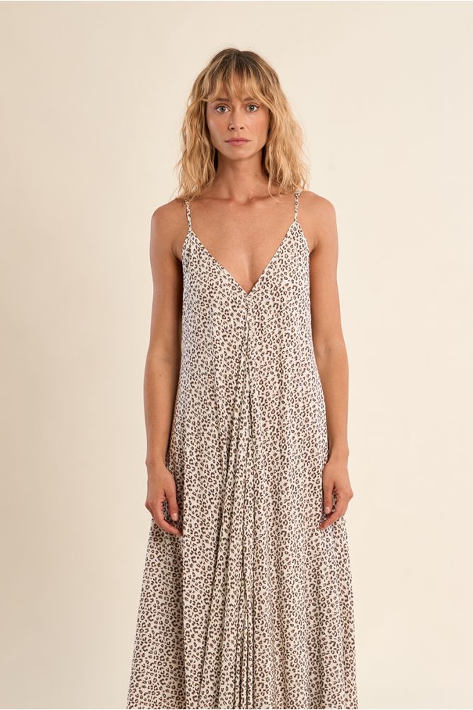 Vestido largo, de tirantes finos, con estampado.
